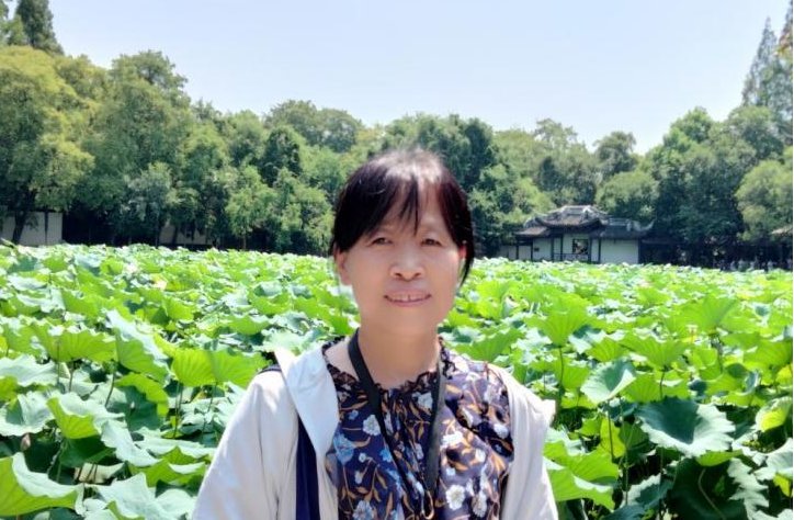 李泚泚